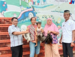 Pekon Waya Krui Menggelar Acara Pembagian Ayam Kepada Warga Untuk Meningkatkan Ketahanan Pangan