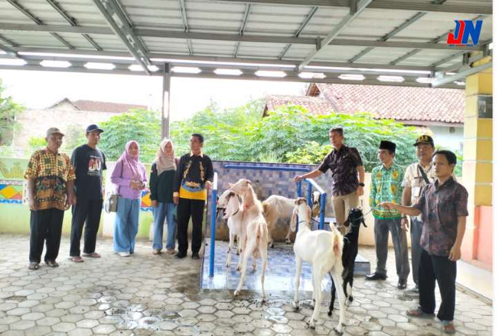 https://infojejamanews.id/pekon-tanjung-rusia-memberikan-bantuan-kanbing-kepada-peternak/