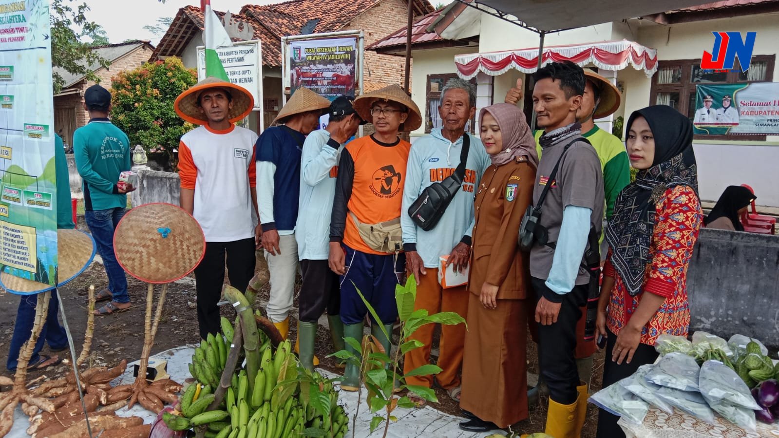 Pekon Waringin Sari Timur, Juara 1 Lomba Desa Tingkat Kabupaten: Sebuah Pencapaian Inspiratif dari Ibu Lurah Eni Nurhayati