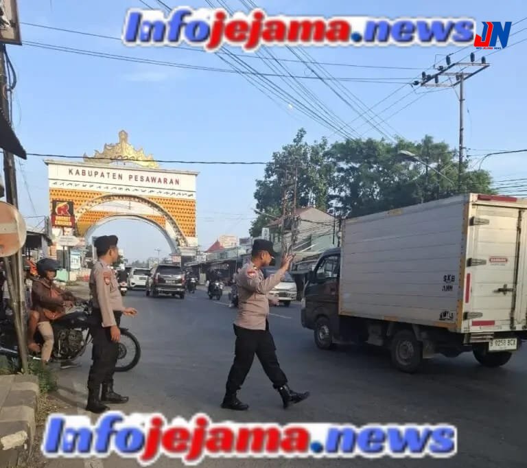 Polsek Gedong Tataan Turun Langsung Atur Lalu Lintas di Titik Padat Jalinbar