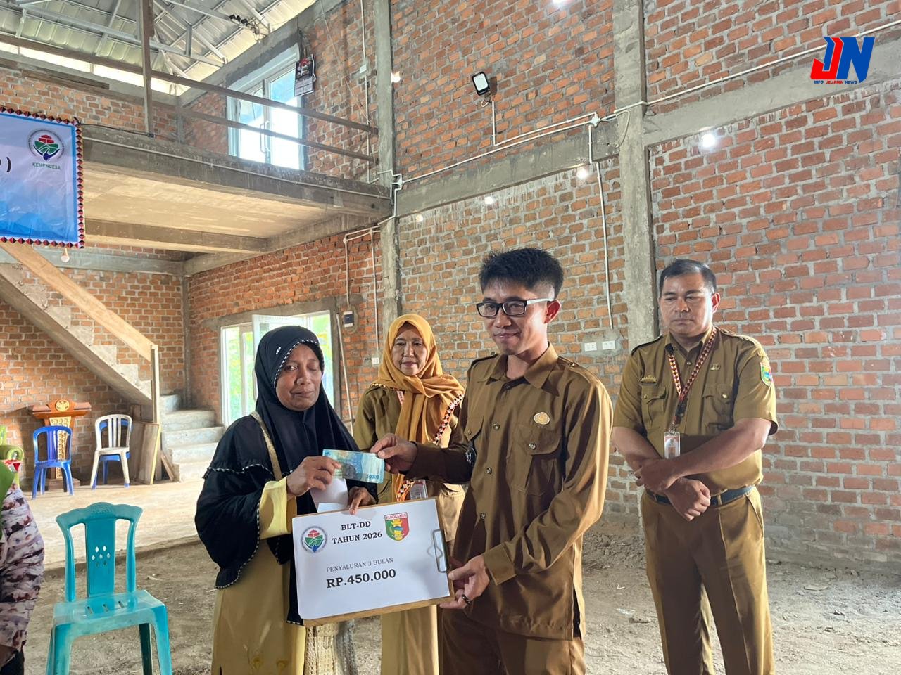 Pekon Sinar Jawa Bagikan BLT DD Dan sejumlah Insenti