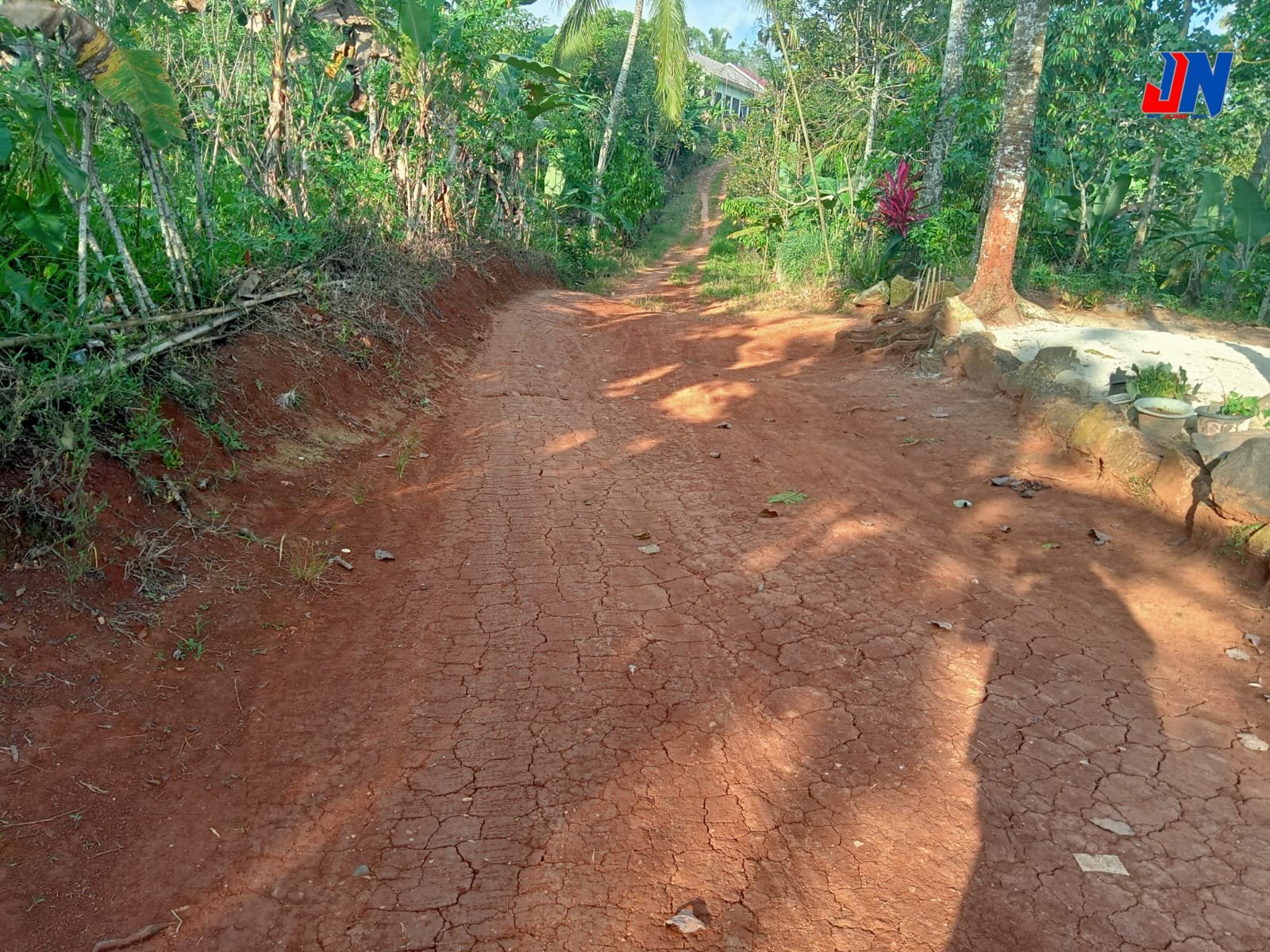 Warga Keluhkan Jalan Penghubung Batu Tegi–Sinar Sekampung Rusak Selama 20 Tahun, Minta Prioritas Pembangunan