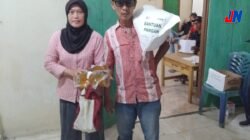 Pekon Lugusari Salurkan Bantuan Pangan kepada 414 KPM